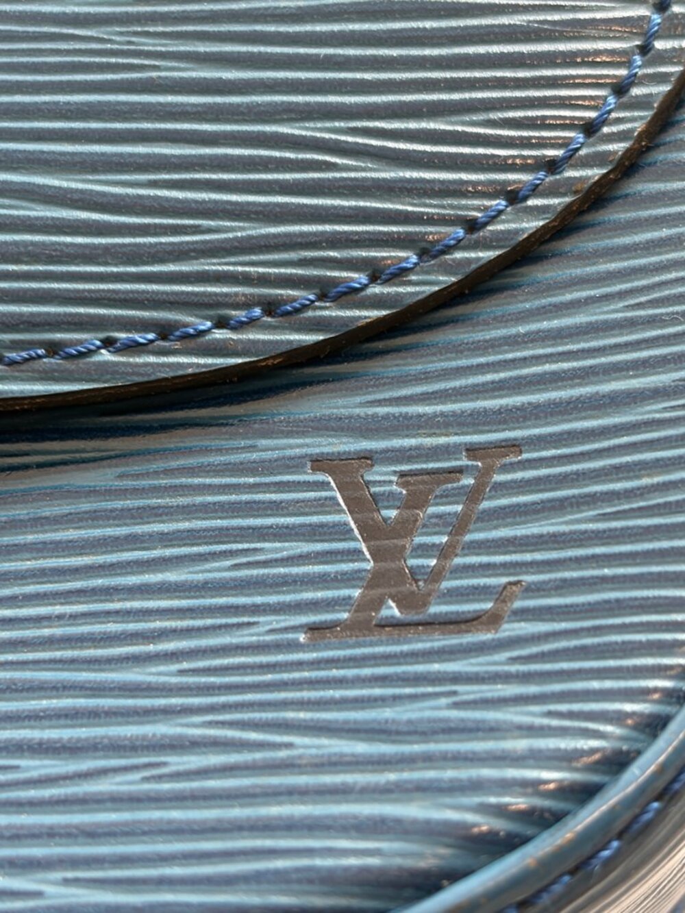 Vtg. Louis Vuitton Saint Cloud PM Shoulder/Crossbody Bag,Toledo Blue Epi Leather - Picture 4 of 12
